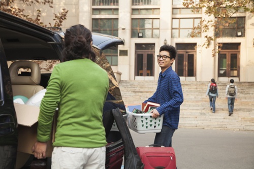 College student with his mom on move-in day